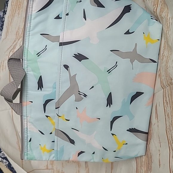 Thirty-One Gifts ... Thermal Tote‎ ... Flights of Fancy - Picture 3 of 4